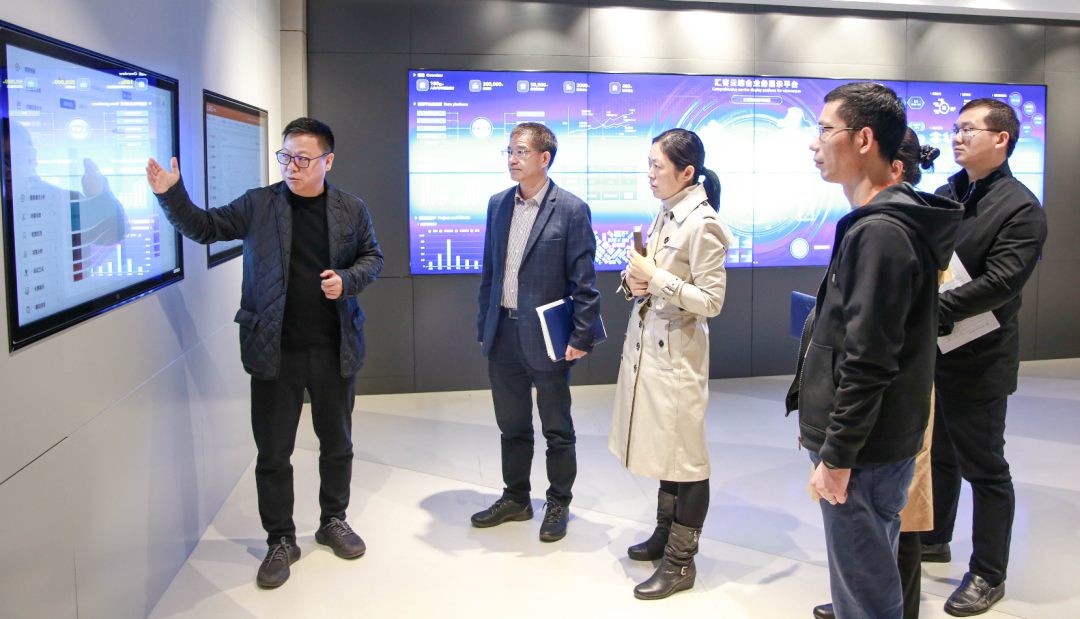 上海市浦东新区大数据中心宋卫华主任一行调研汇纳科技